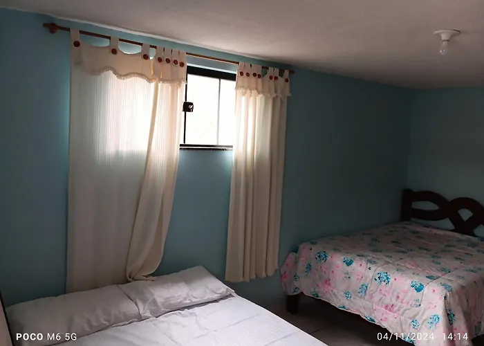 Casa confortável com garagem